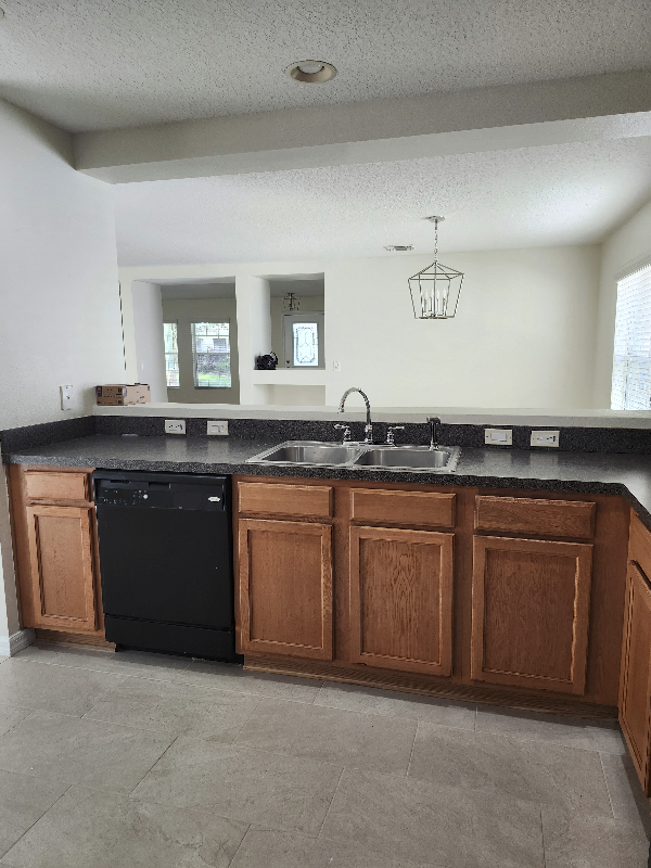 13667 Phoenix Dr - Photo 7 of 20