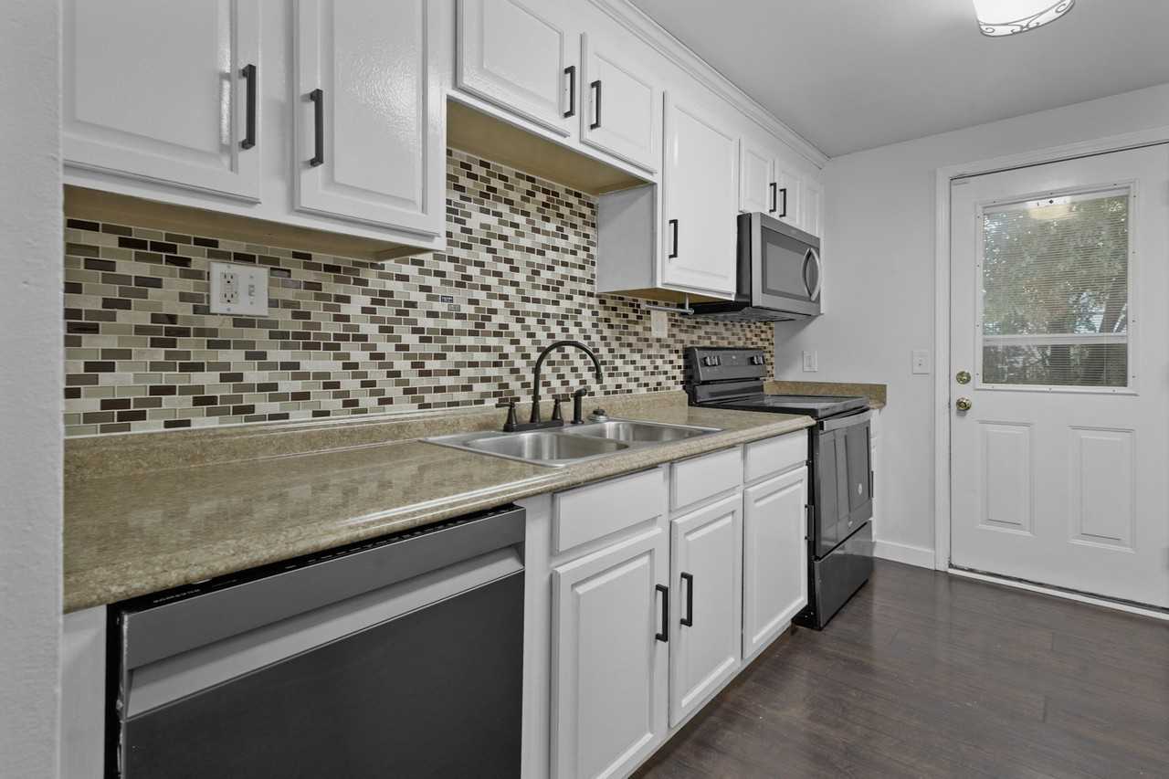 4638 Vallejo Drive - Photo 4 of 16