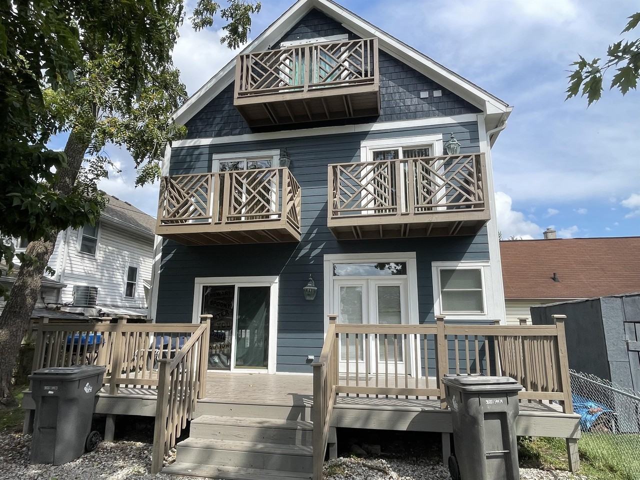 34 Tuxedo - Photo 2 of 19