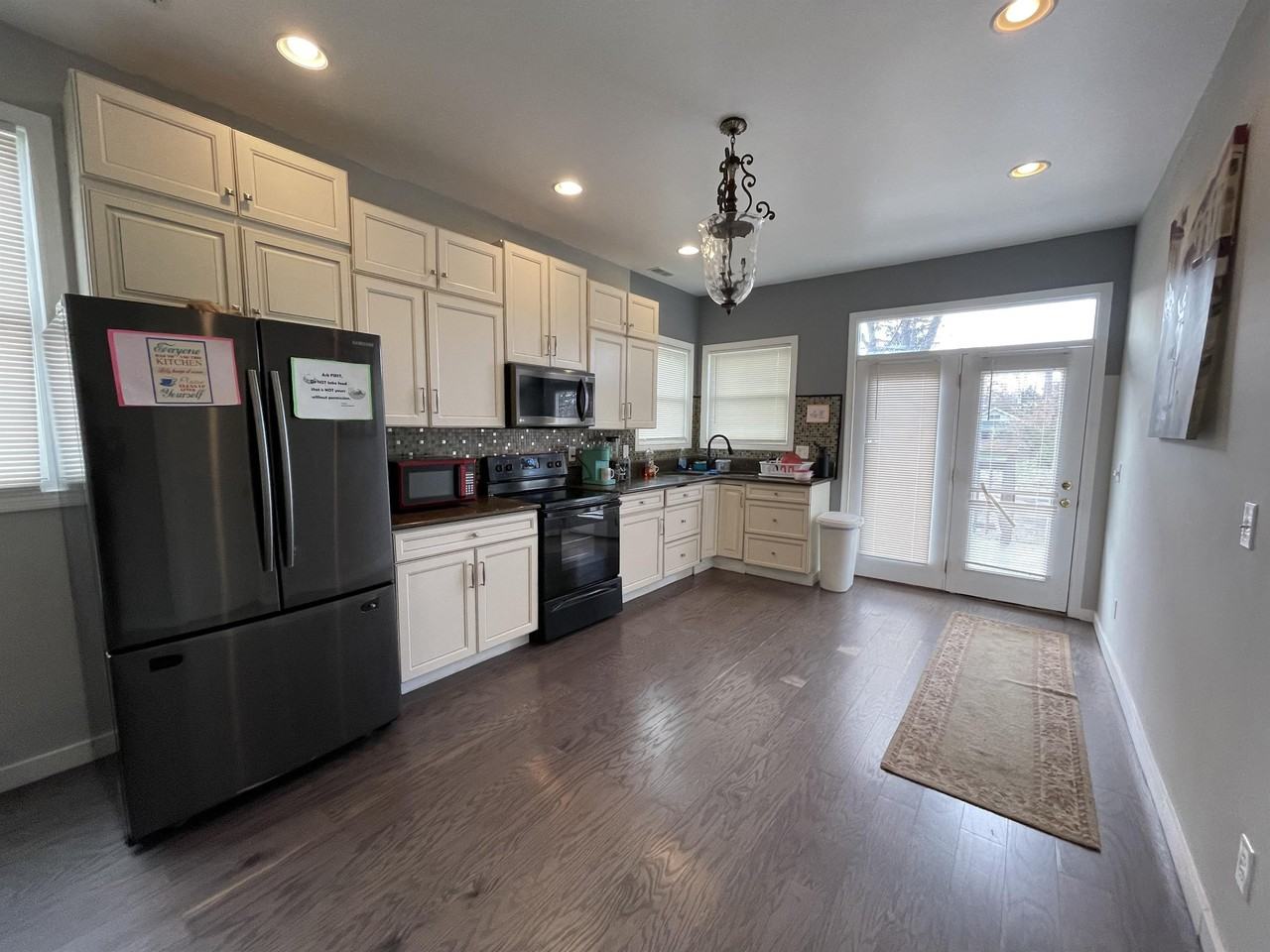 34 Tuxedo - Photo 3 of 19