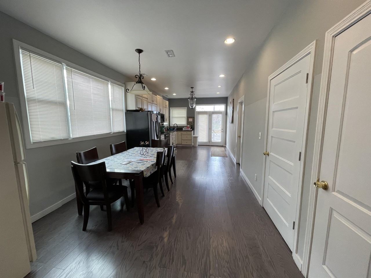 34 Tuxedo - Photo 4 of 19