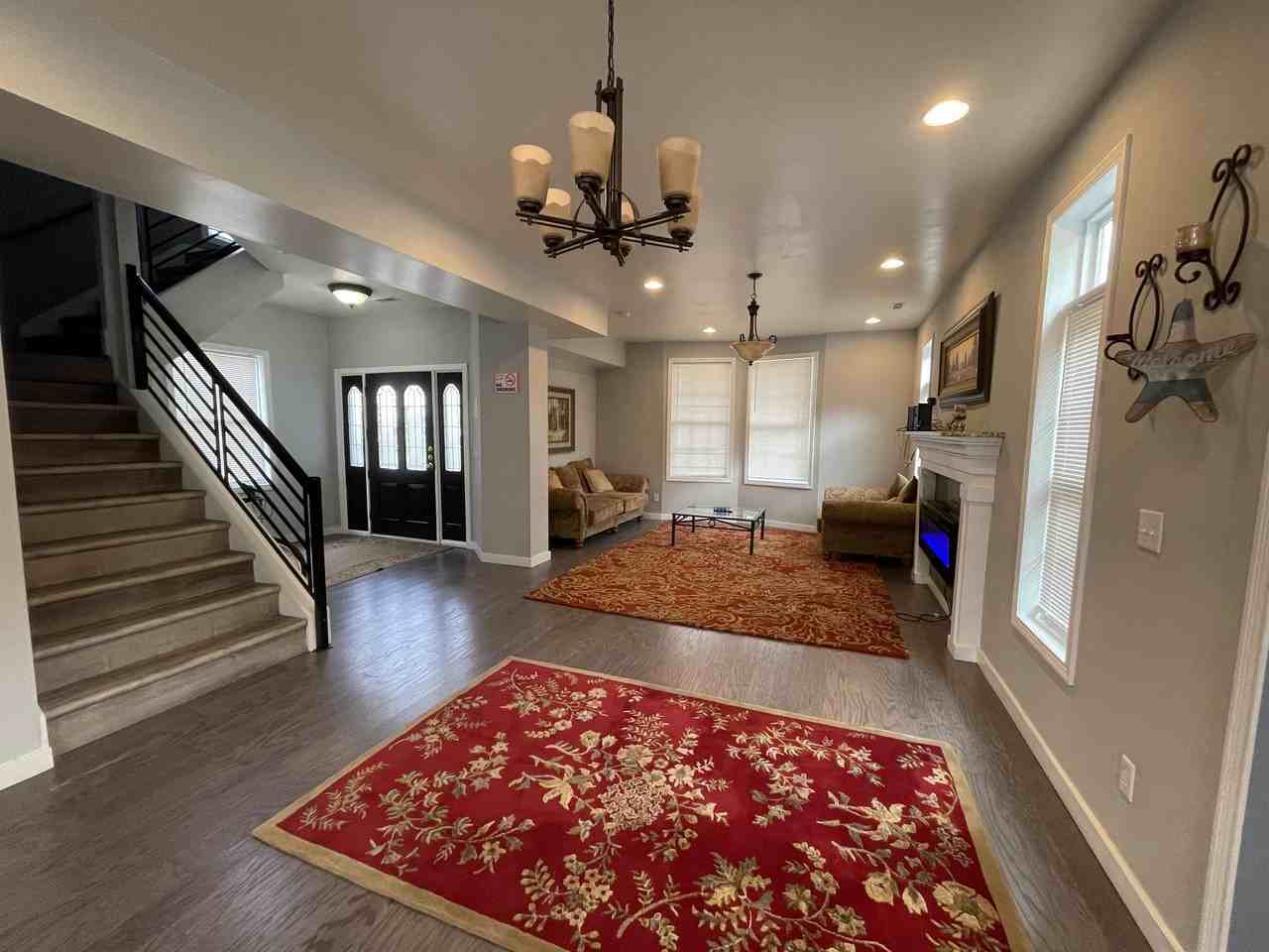 34 Tuxedo - Photo 5 of 19