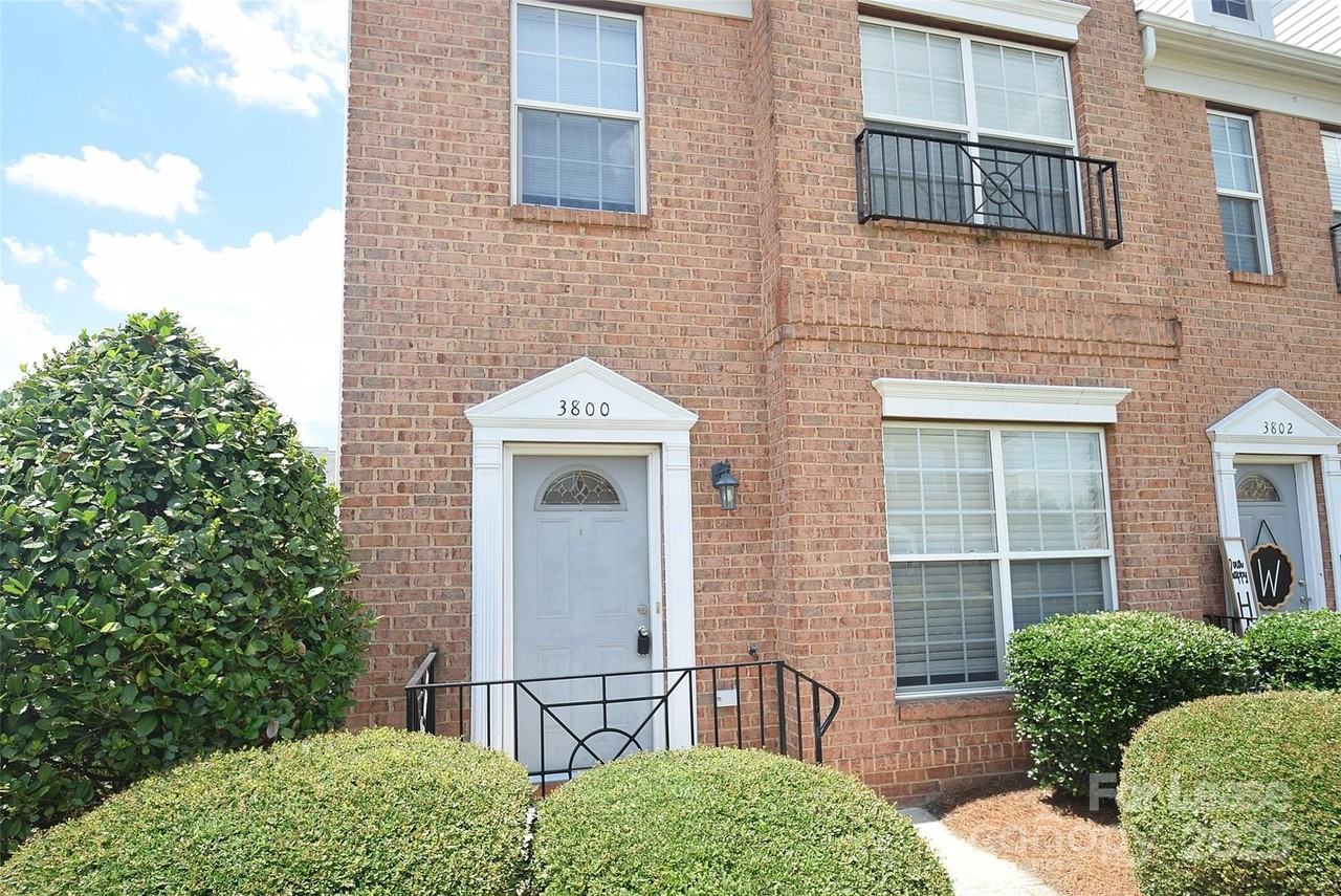 3800 York Aly - Photo 2 of 30