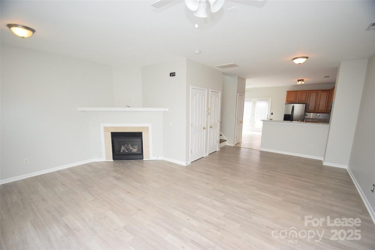 3800 York Aly - Photo 5 of 30