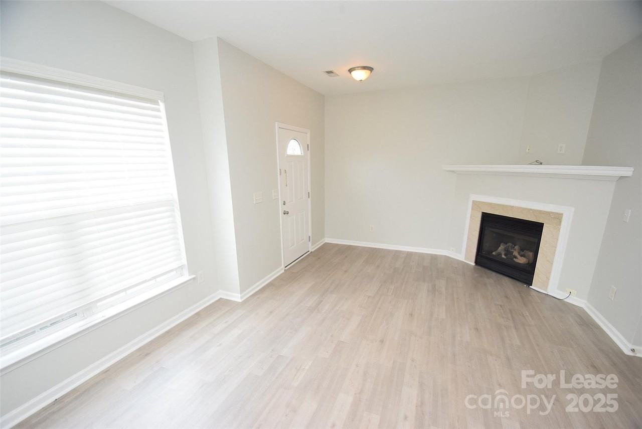 3800 York Aly - Photo 6 of 30