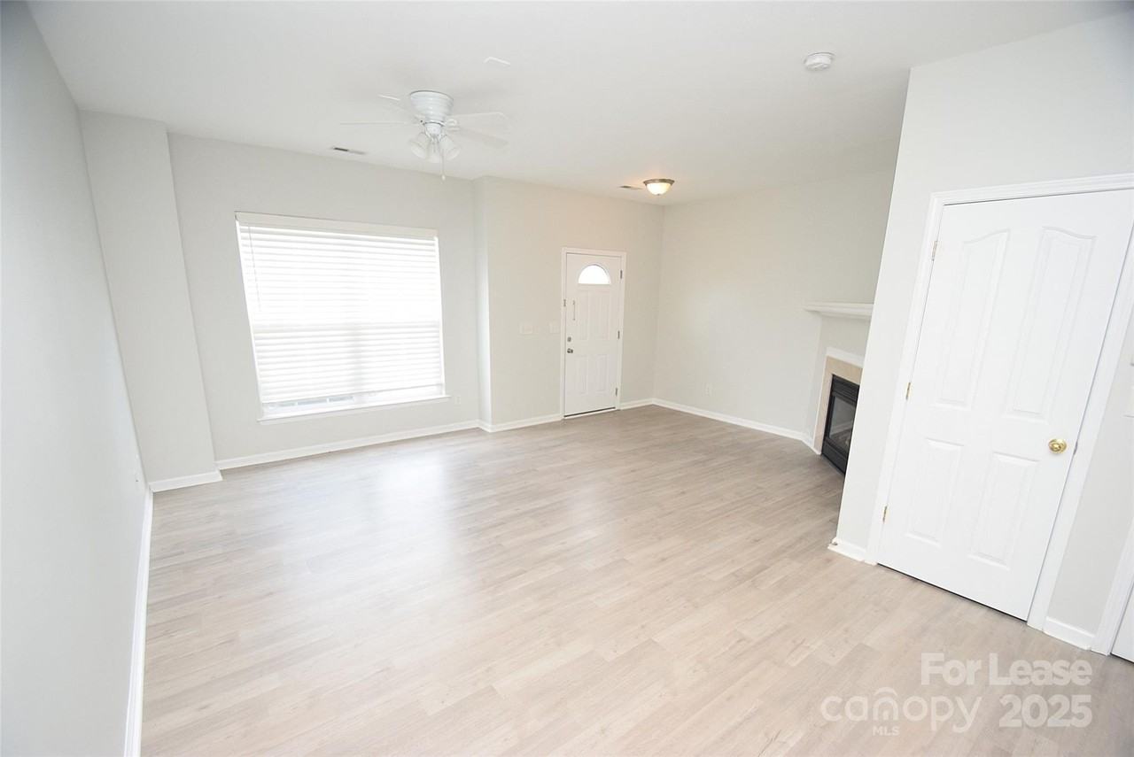 3800 York Aly - Photo 7 of 30