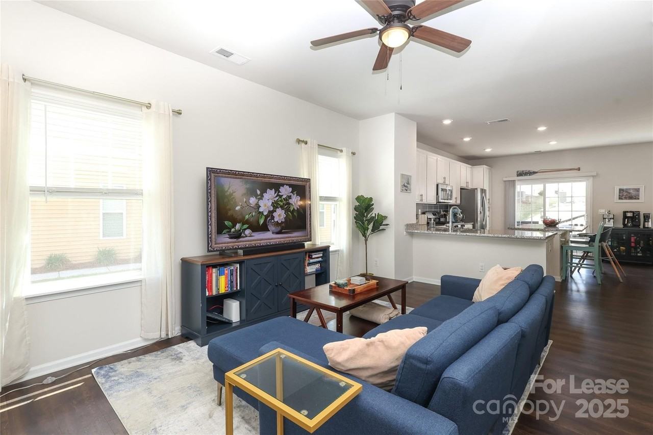 7024 Jane Parks Way - Photo 4 of 31