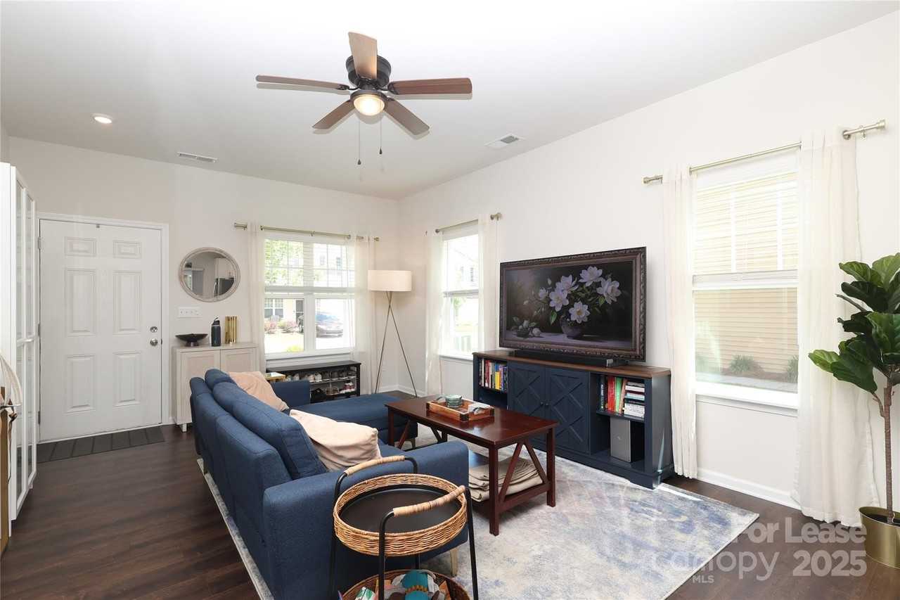 7024 Jane Parks Way - Photo 5 of 31