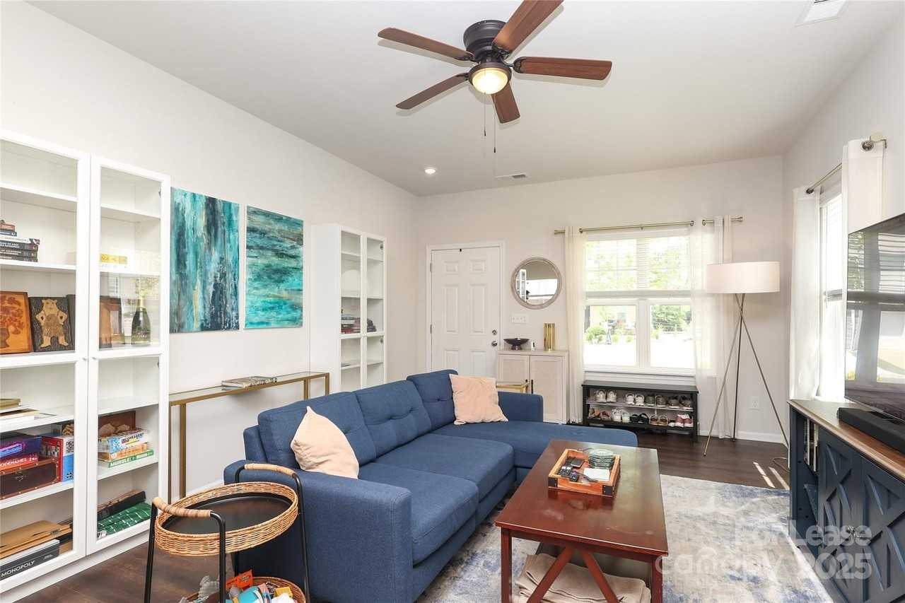 7024 Jane Parks Way - Photo 6 of 31