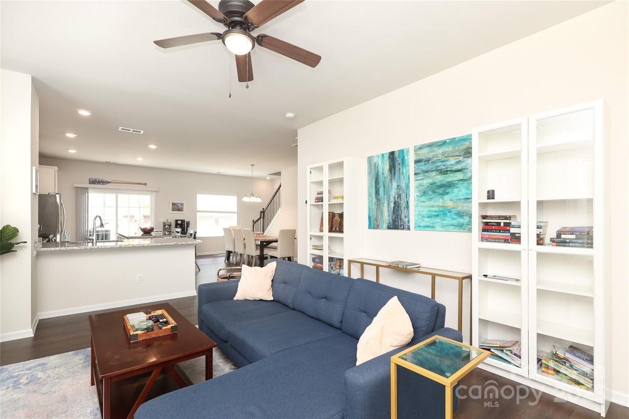 7024 Jane Parks Way - Photo 7 of 31