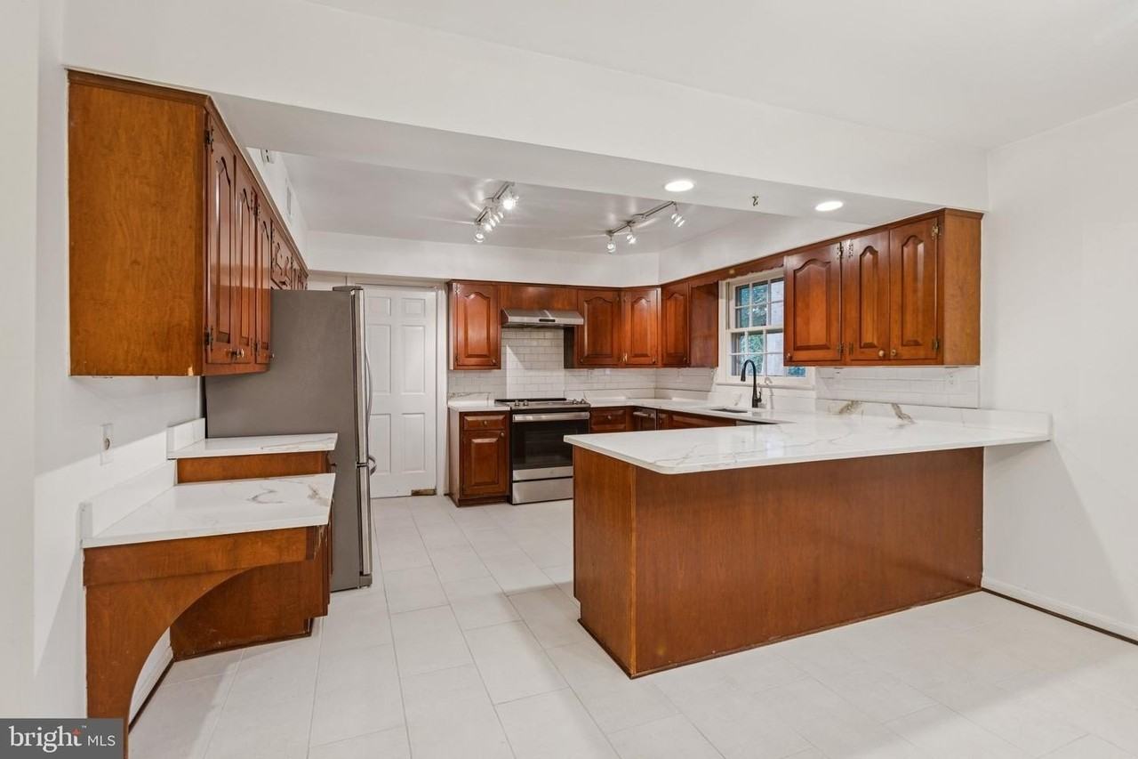 4033 41st St N - Photo 2 of 34