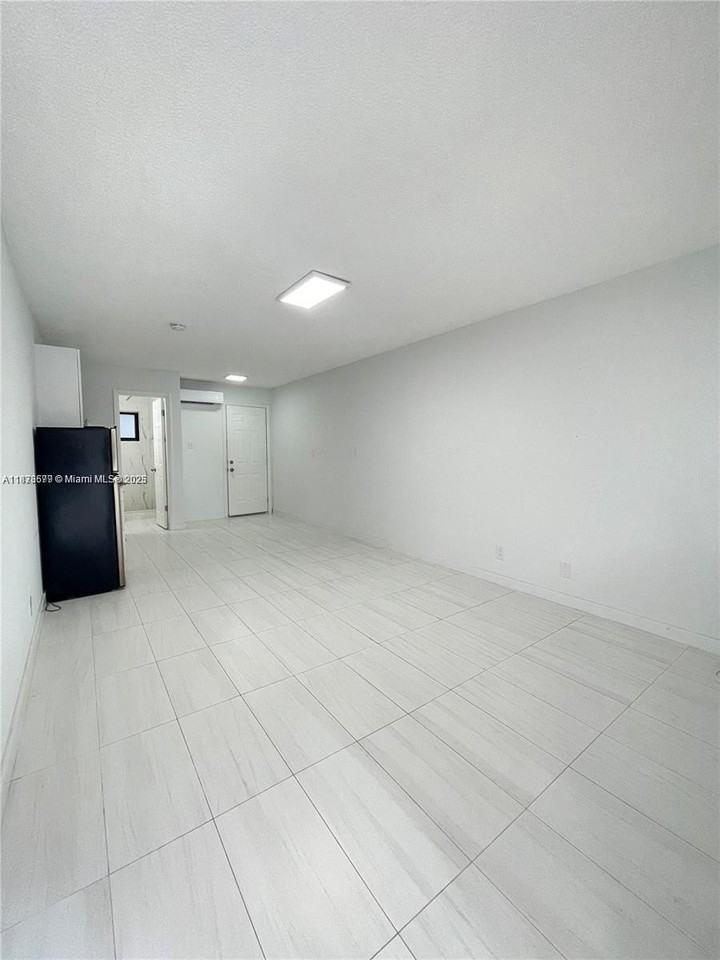 2300 Sw 18th Ter #2 - Photo 5 of 9