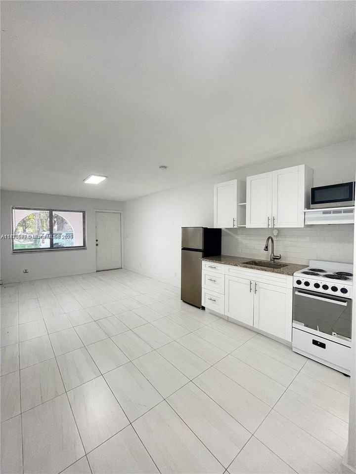 2300 Sw 18th Ter #2 - Photo 6 of 9