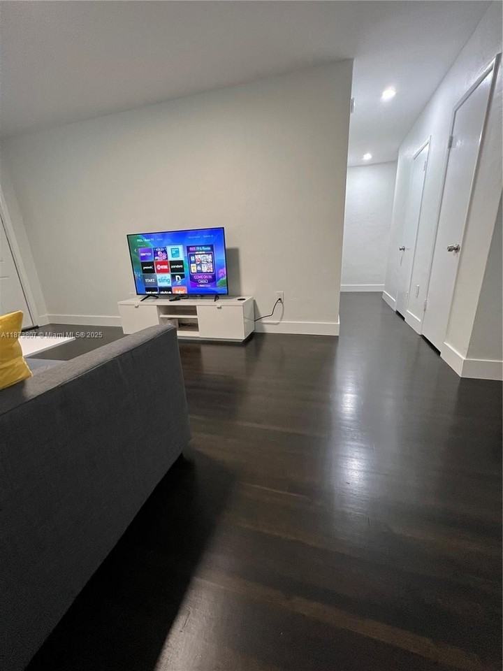 620 Jefferson Ave #2 - Photo 6 of 24