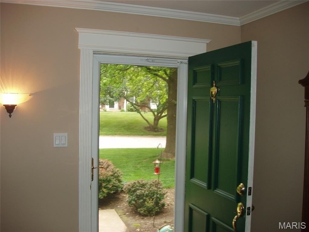 329 Nantucket Dr - Photo 2 of 10