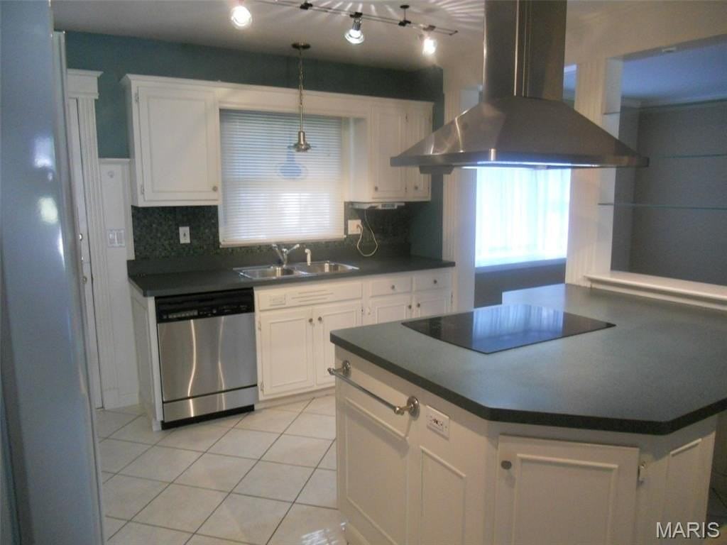 329 Nantucket Dr - Photo 3 of 10