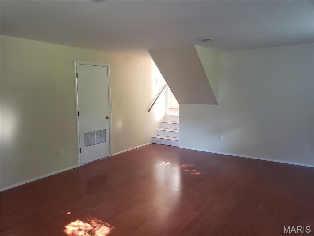 329 Nantucket Dr - Photo 7 of 10