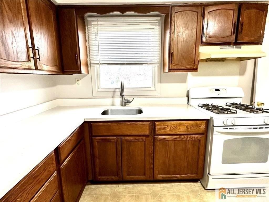 909 Hermann Rd - Photo 2 of 11