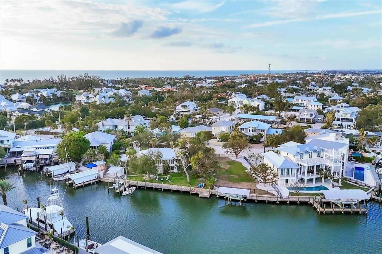 140 Damfino St - Photo 2 of 49