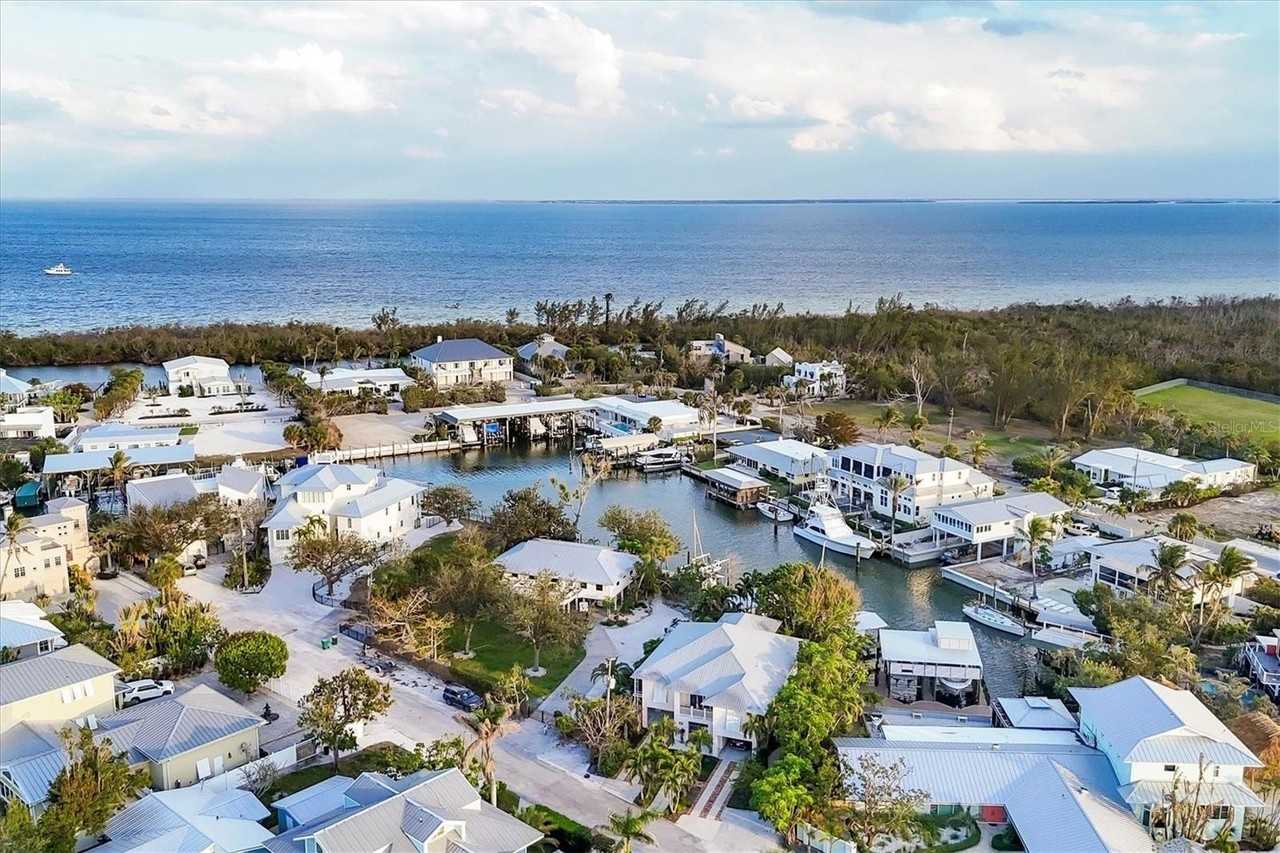 140 Damfino St - Photo 6 of 49