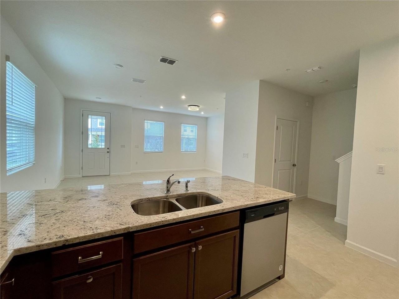 11945 Sunsail Ave - Photo 6 of 31