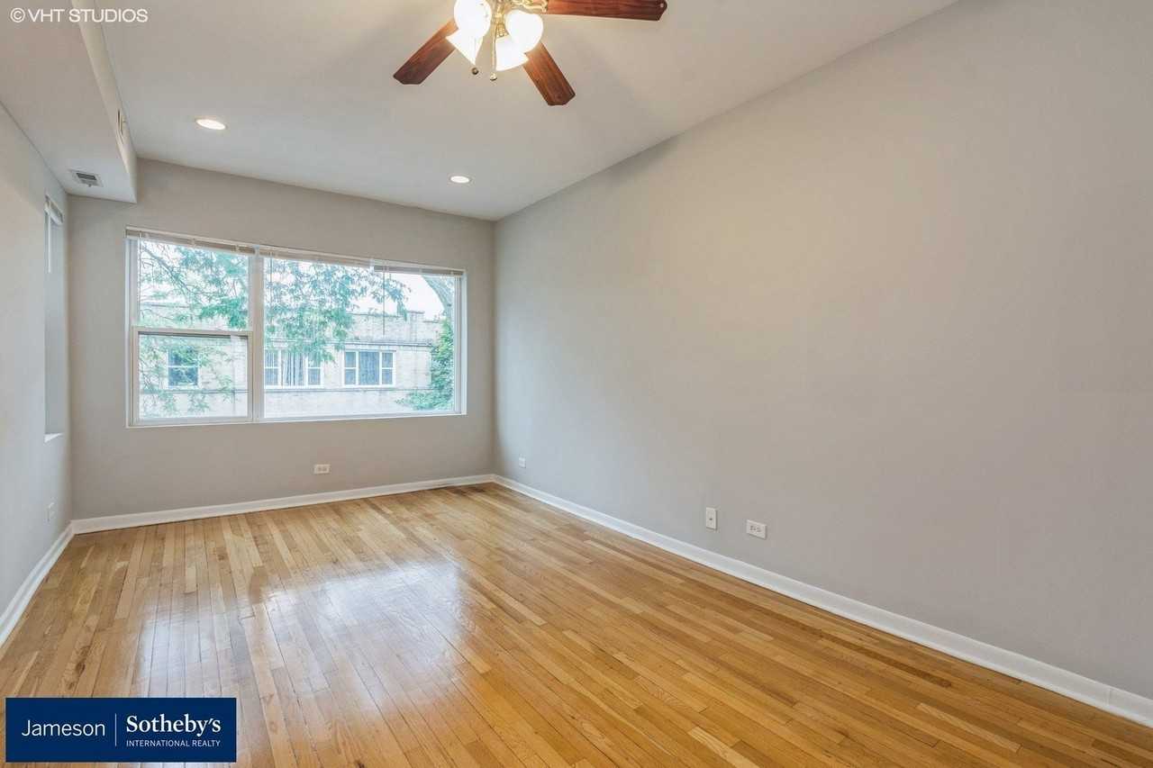 3818 West Ainslie Street #3 - Photo 2 of 10