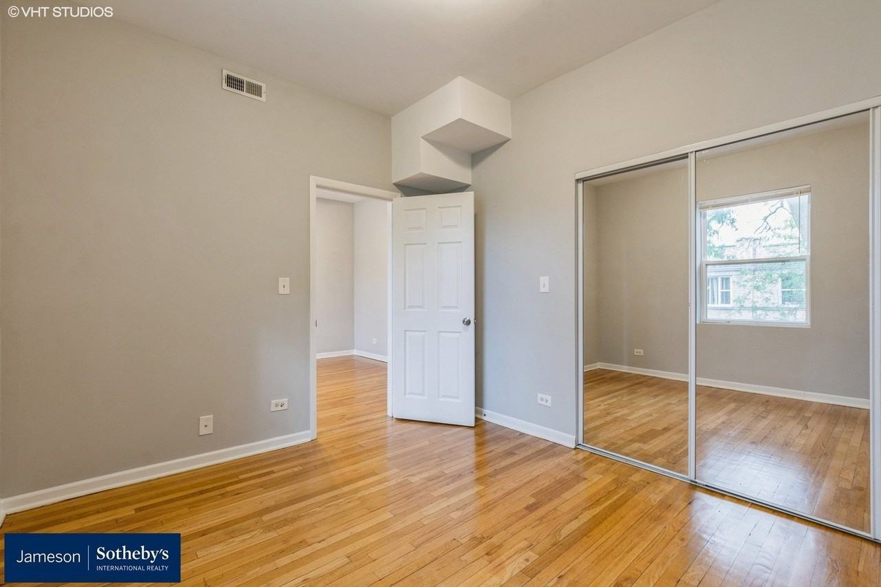 3818 West Ainslie Street #3 - Photo 6 of 10