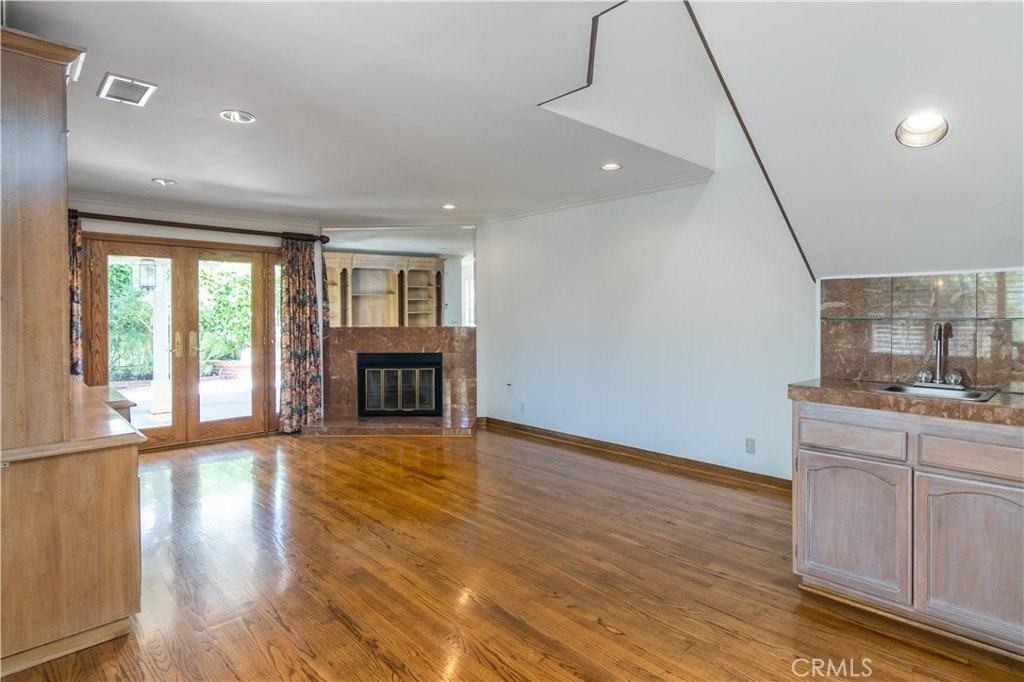 12235 Shady Hollow Ln - Photo 5 of 25