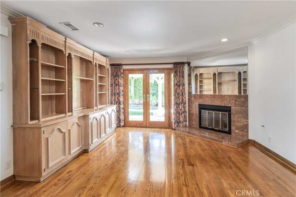 12235 Shady Hollow Ln - Photo 6 of 25