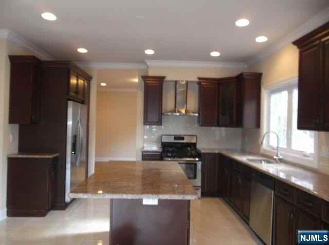 811 Edgewood Ln - Photo 4 of 18