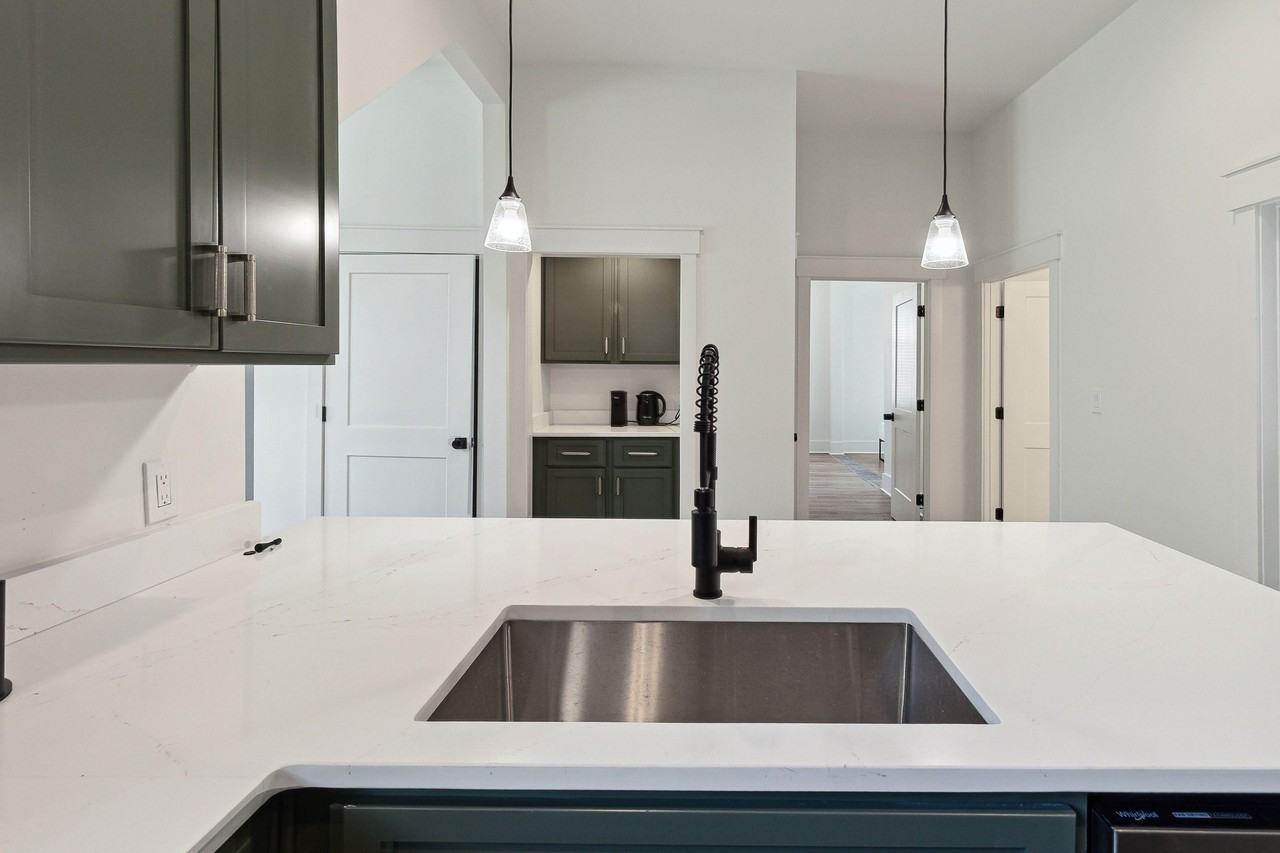 E Henry St - Photo 5 of 11