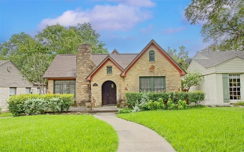 7010 Vivian Ave - Photo 5 of 23