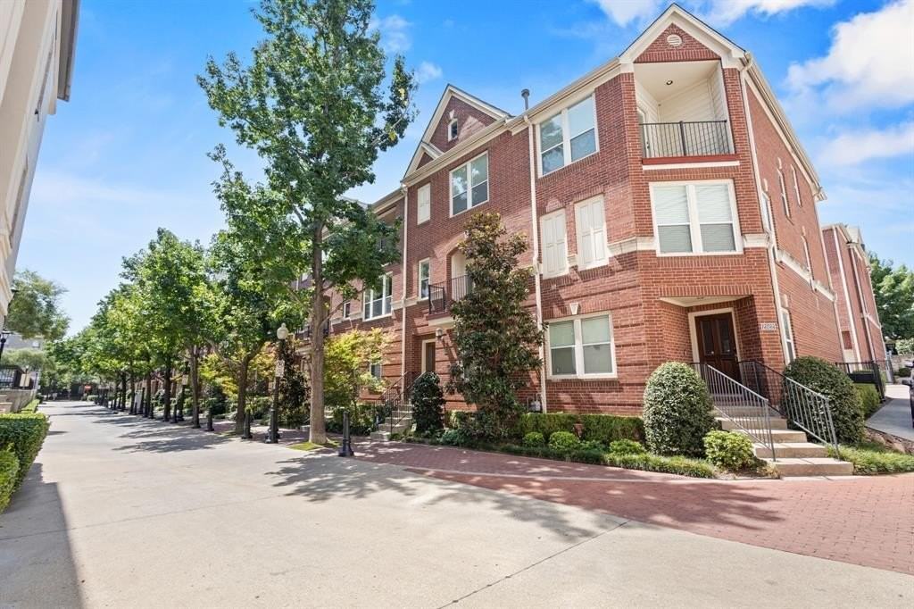 2514 Worthington St - Photo 2 of 19