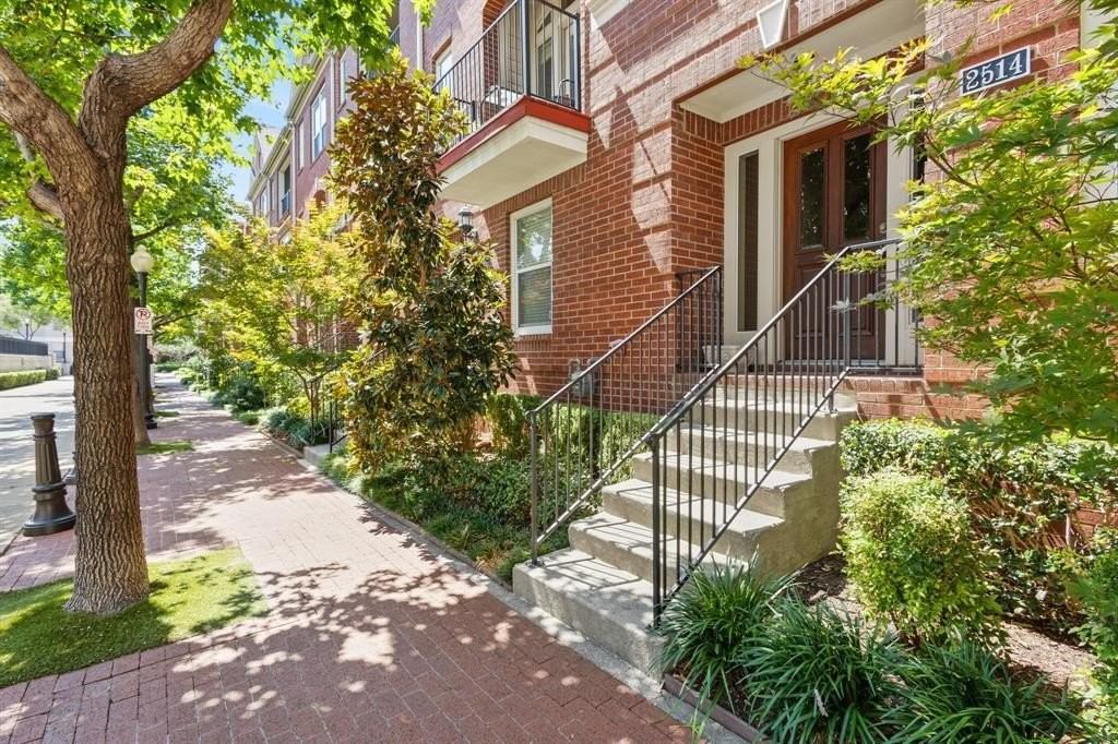 2514 Worthington St - Photo 4 of 19