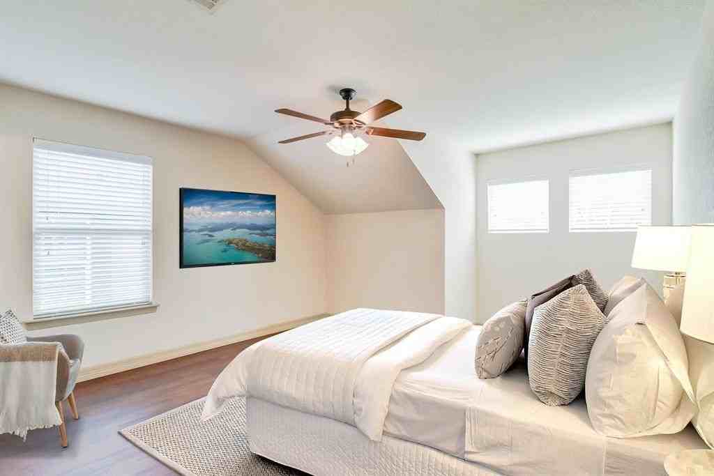 2724 Forest Park Blvd - Photo 2 of 6