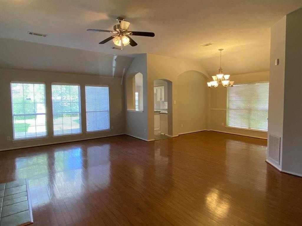 2645 Red Spruce Dr - Photo 3 of 11