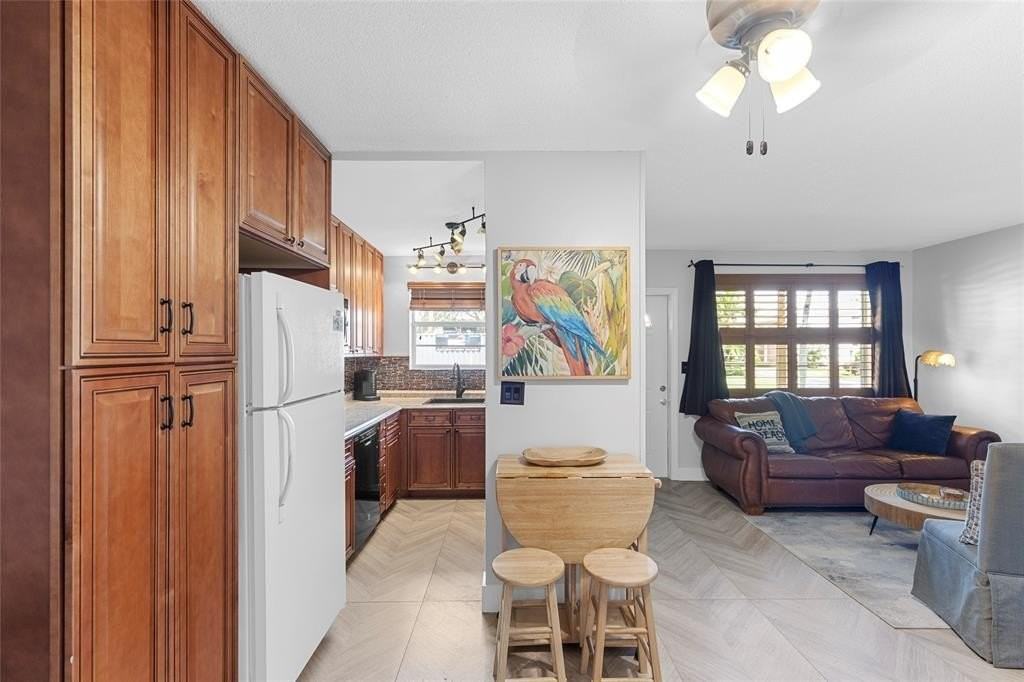 30 Southeast 13th Street #A6 - Photo 4 of 30