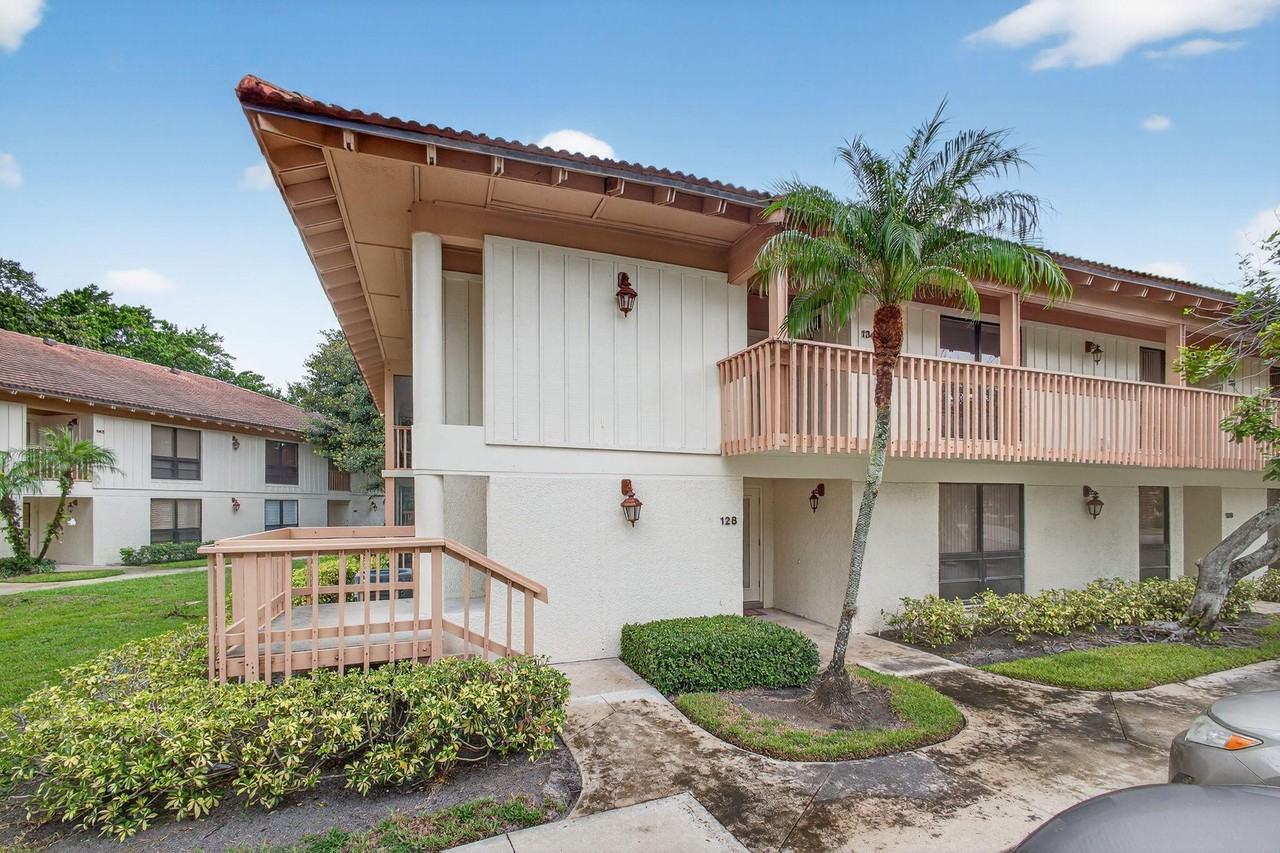 134 Brackenwood Rd - Photo 3 of 48