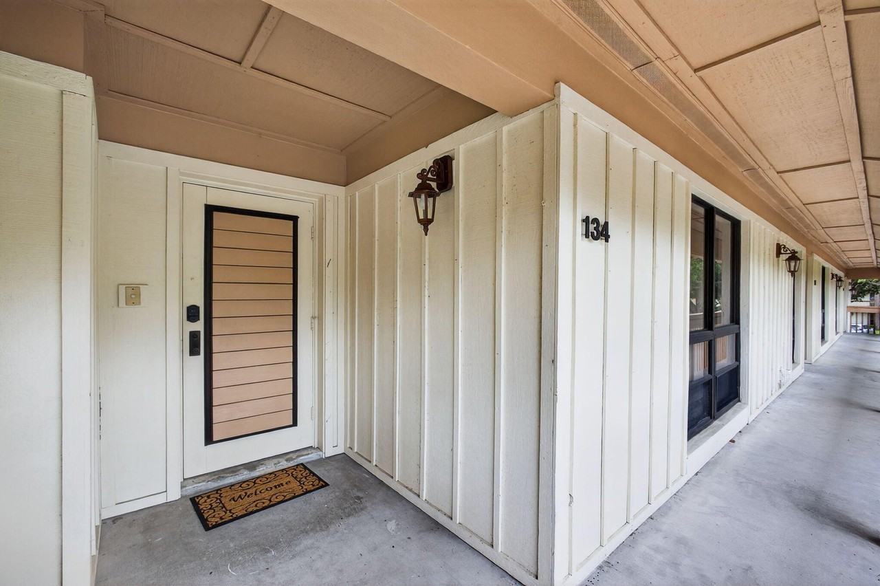 134 Brackenwood Rd - Photo 4 of 48