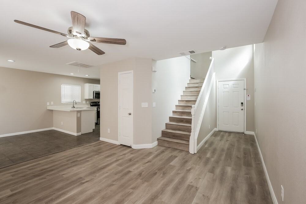 9503 Diamond Bridge Ave - Photo 4 of 17