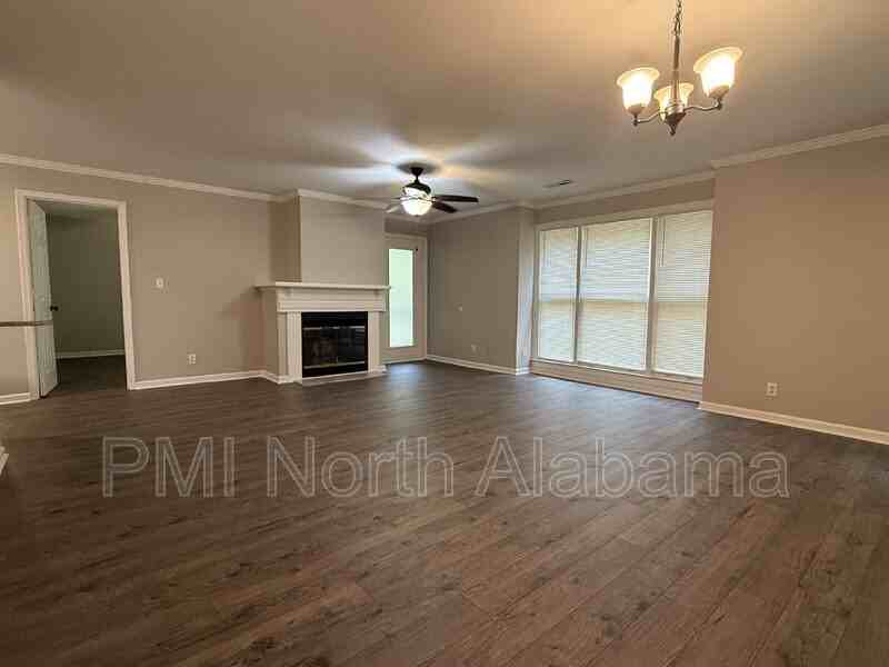 4988 Seven Pine Cir - Photo 3 of 18