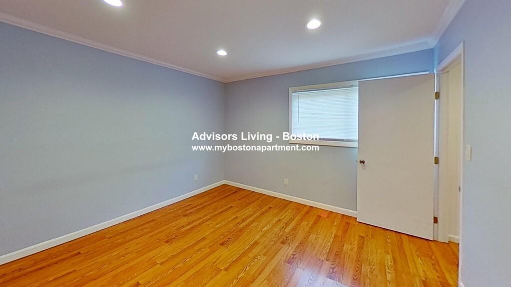 Beacon St #28B - Photo 3 of 9