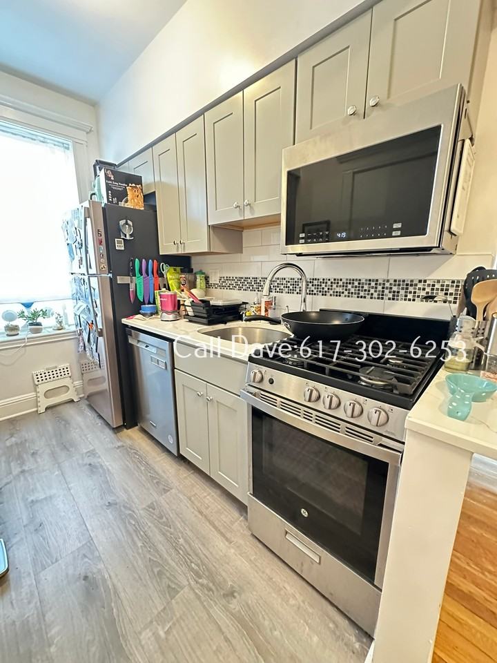 4 Carol Ave #11 - Photo 5 of 18