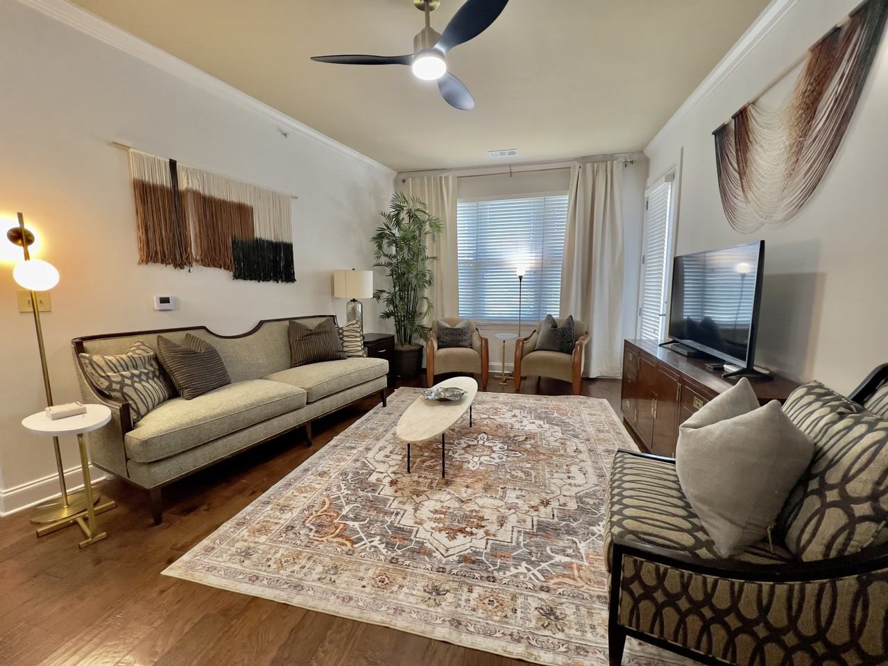 445 W Blount Ave #528 - Photo 3 of 25