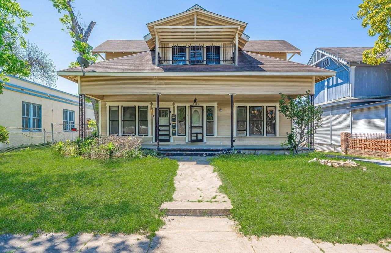 204 Mount Vernon Ct - Photo 2 of 6