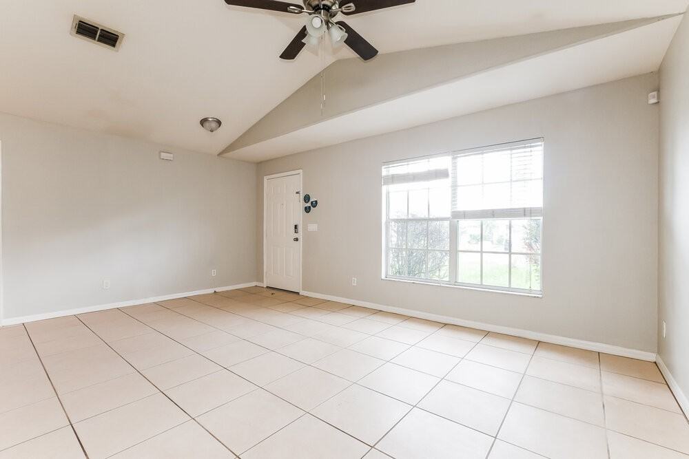 2728 Regency Oak Ln - Photo 3 of 16