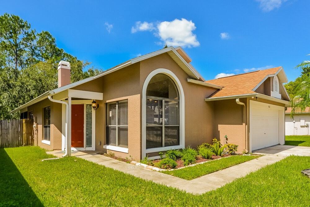 1022 Henson Ct - Photo 3 of 16