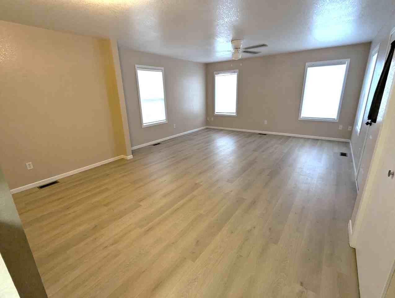 245 Smith St - Photo 3 of 23