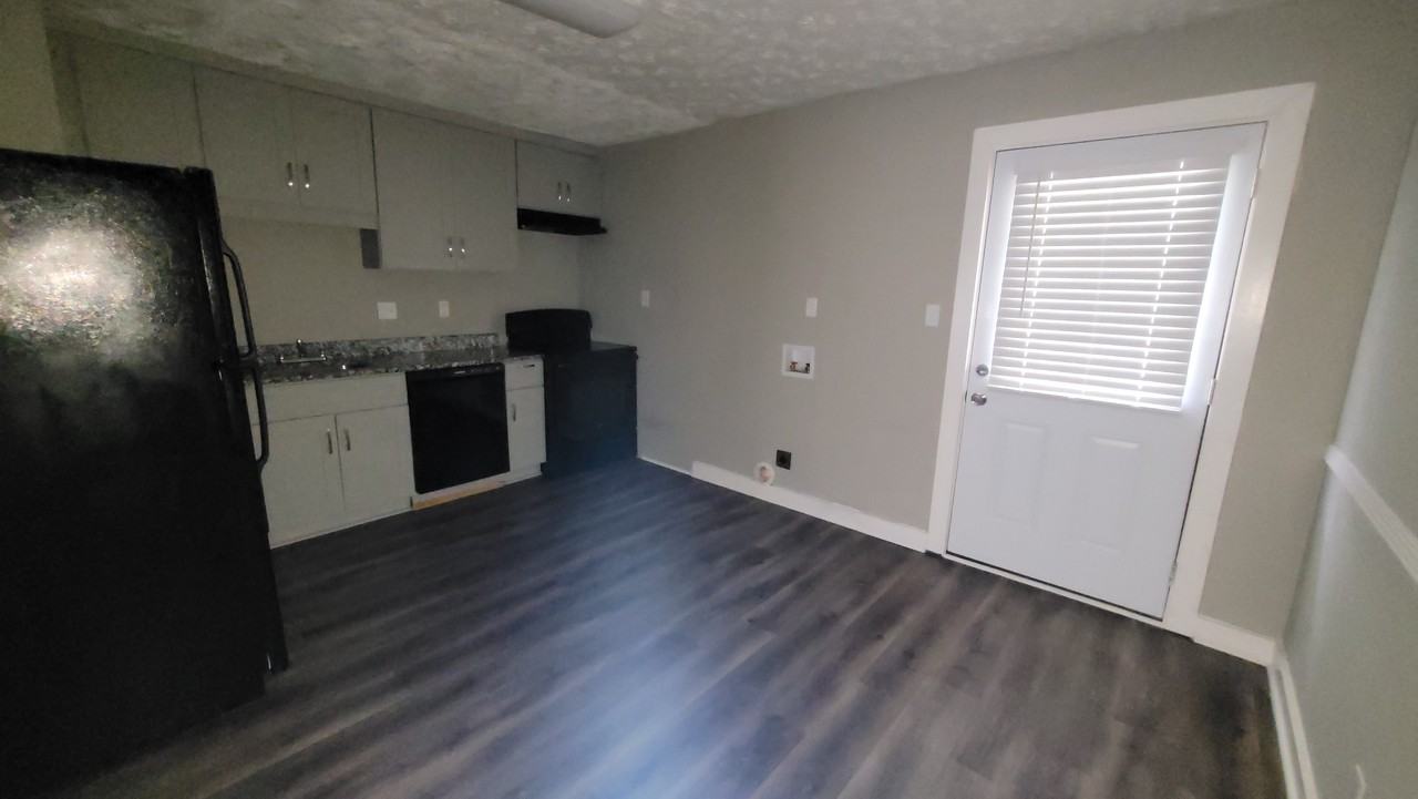 393 Stone Mountain St #H2 - Photo 2 of 10