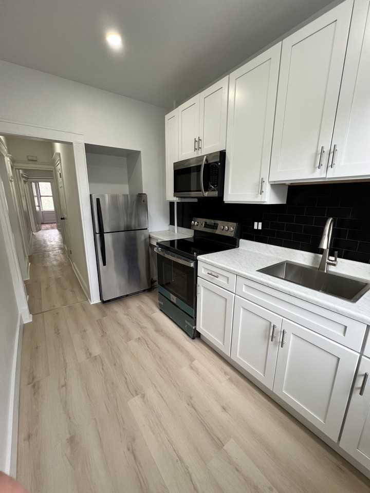 1098 Park Pl #2B - Photo 3 of 5